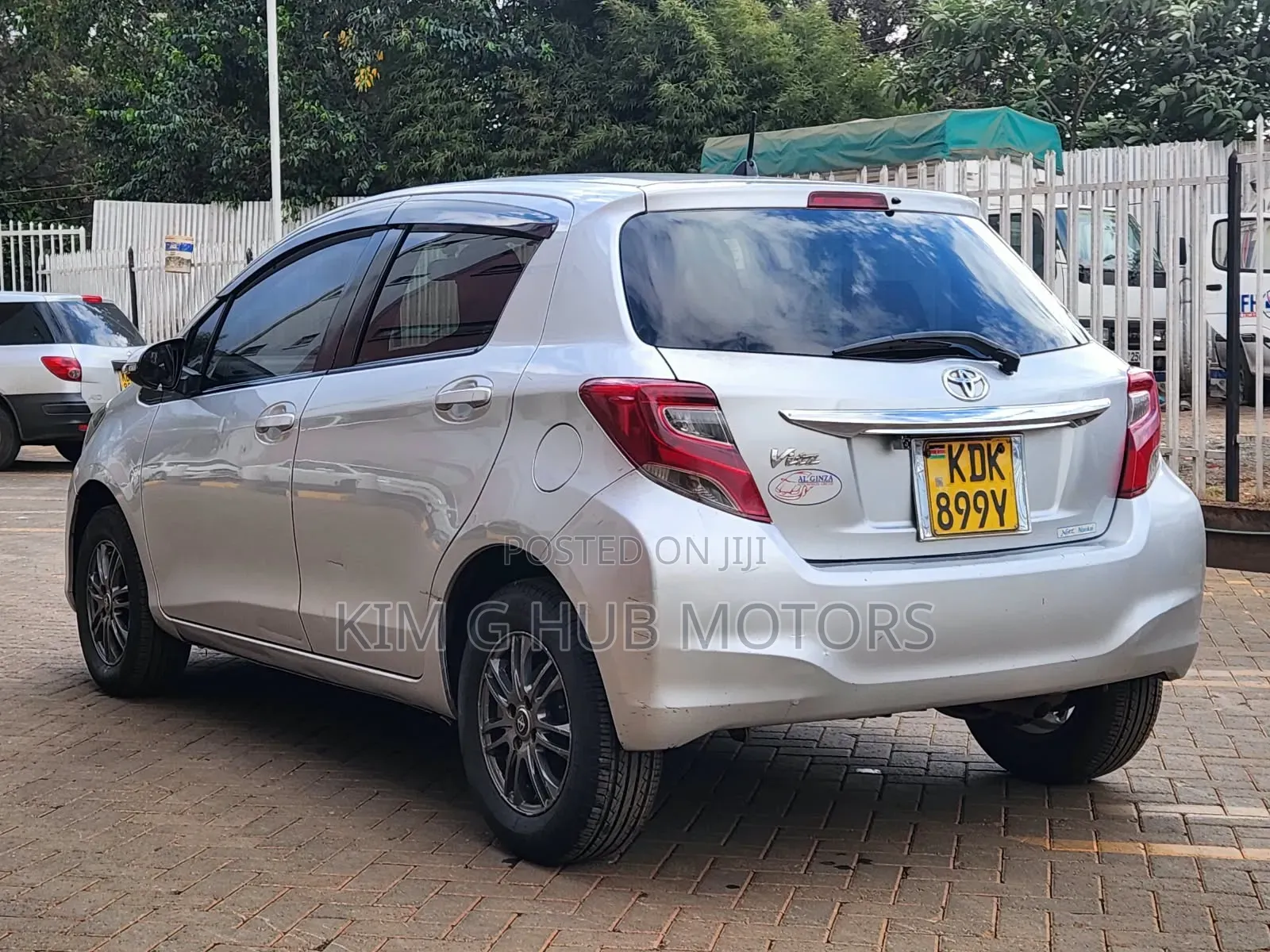 Toyota Vitz 2015 Silver