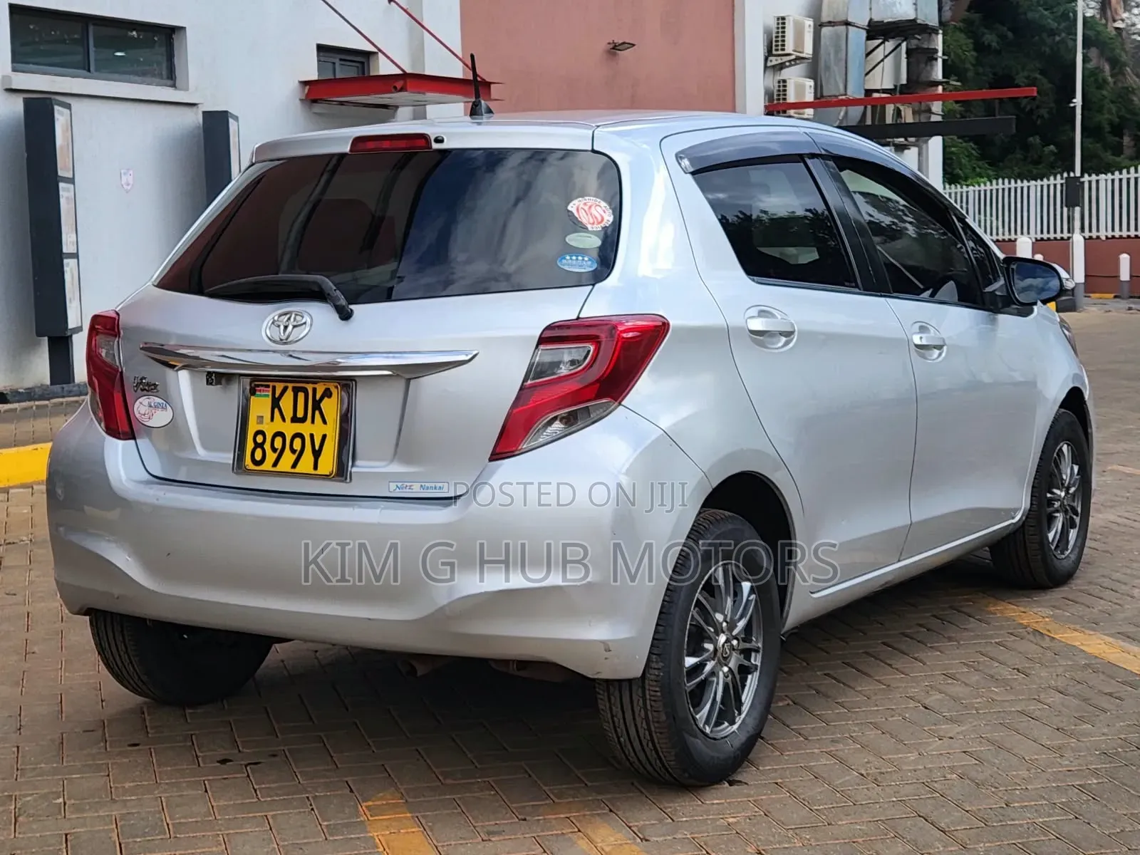 Toyota Vitz 2015 Silver