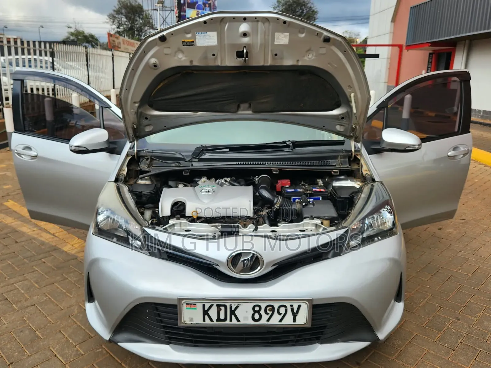 Toyota Vitz 2015 Silver