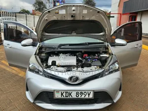 Toyota Vitz 2015 Silver