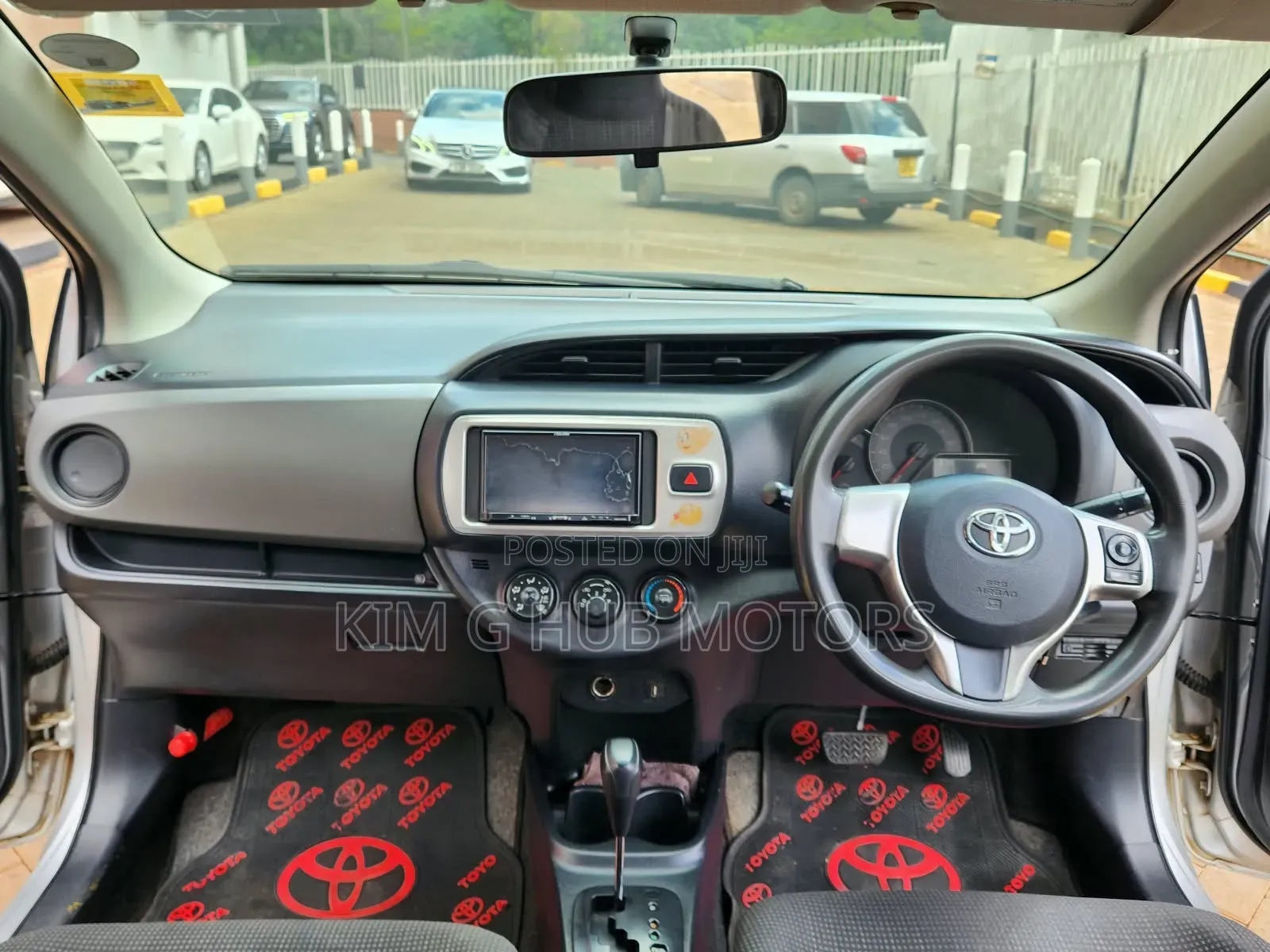 Toyota Vitz 2015 Silver