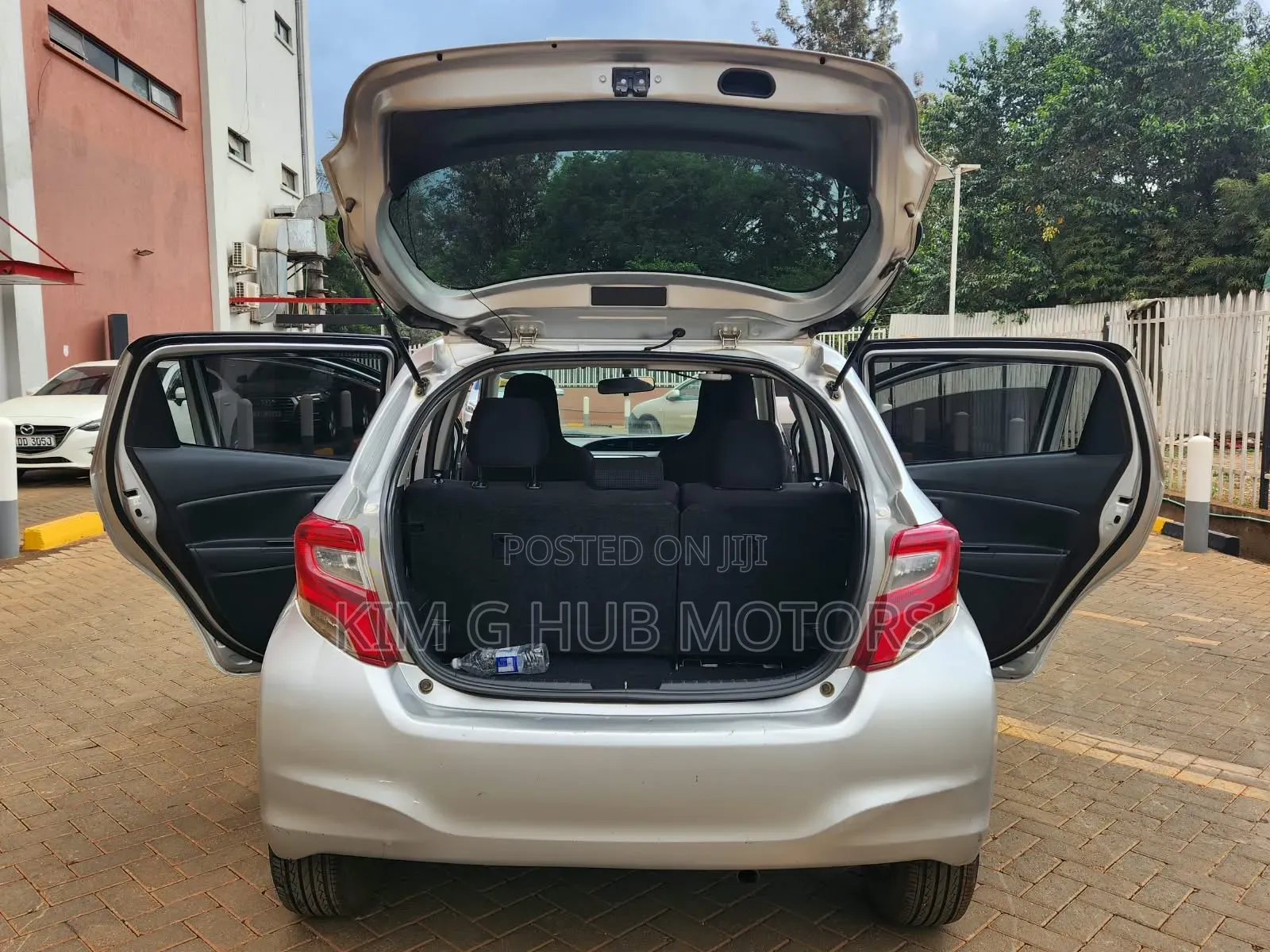 Toyota Vitz 2015 Silver