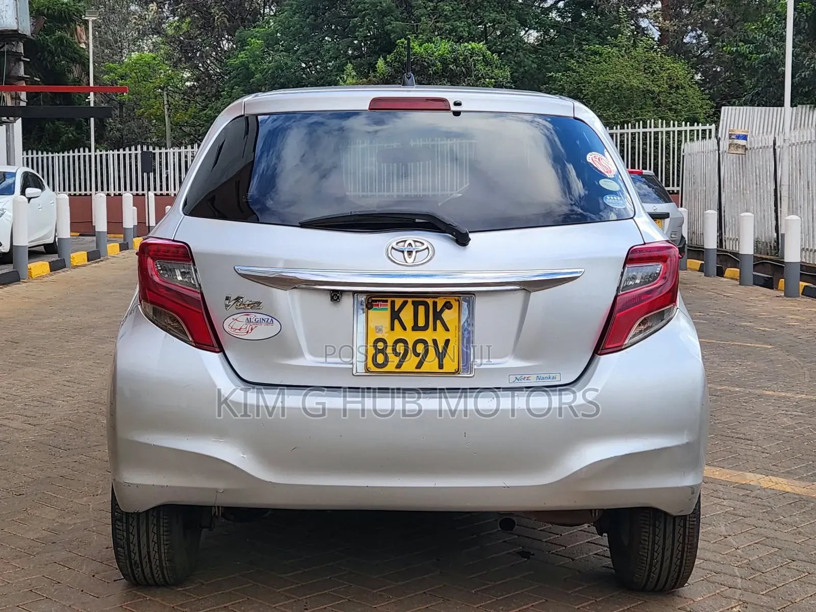 Toyota Vitz 2015 Silver