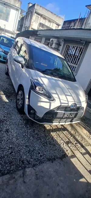 Toyota Sienta 1.5 FWD 2016 White