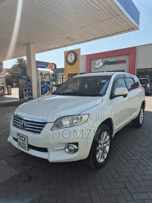 Toyota Vanguard 2011 White