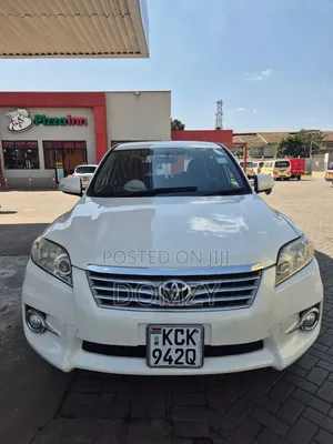 Toyota Vanguard 2011 White