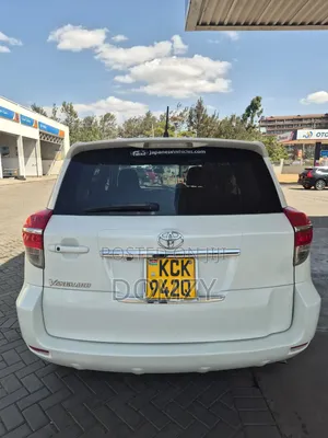 Toyota Vanguard 2011 White
