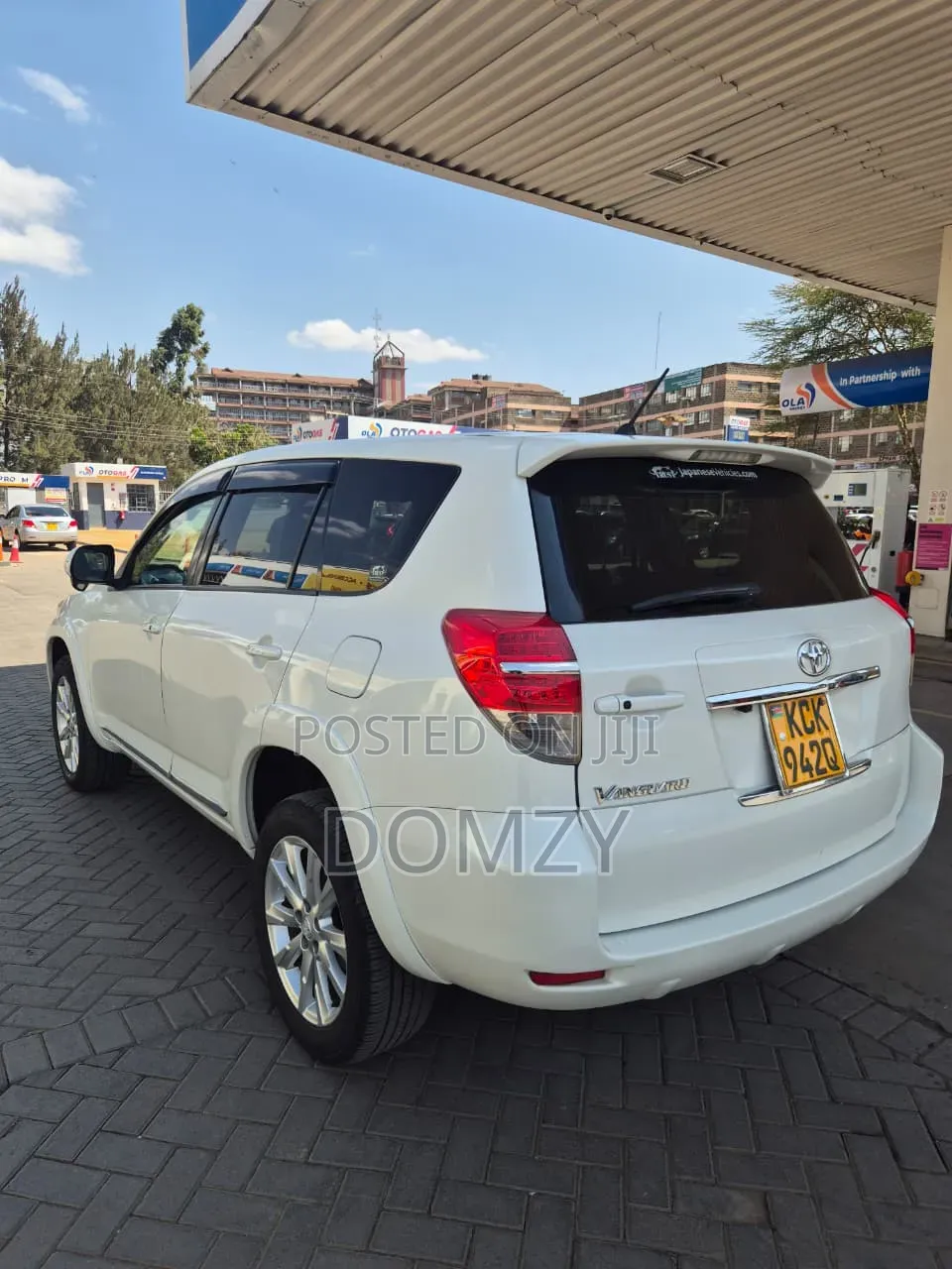 Toyota Vanguard 2011 White