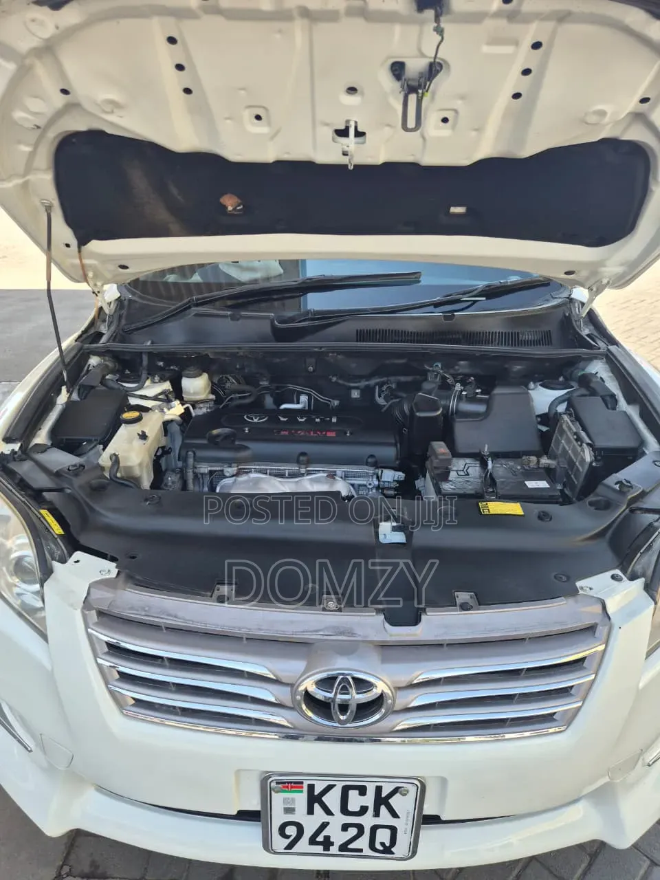 Toyota Vanguard 2011 White