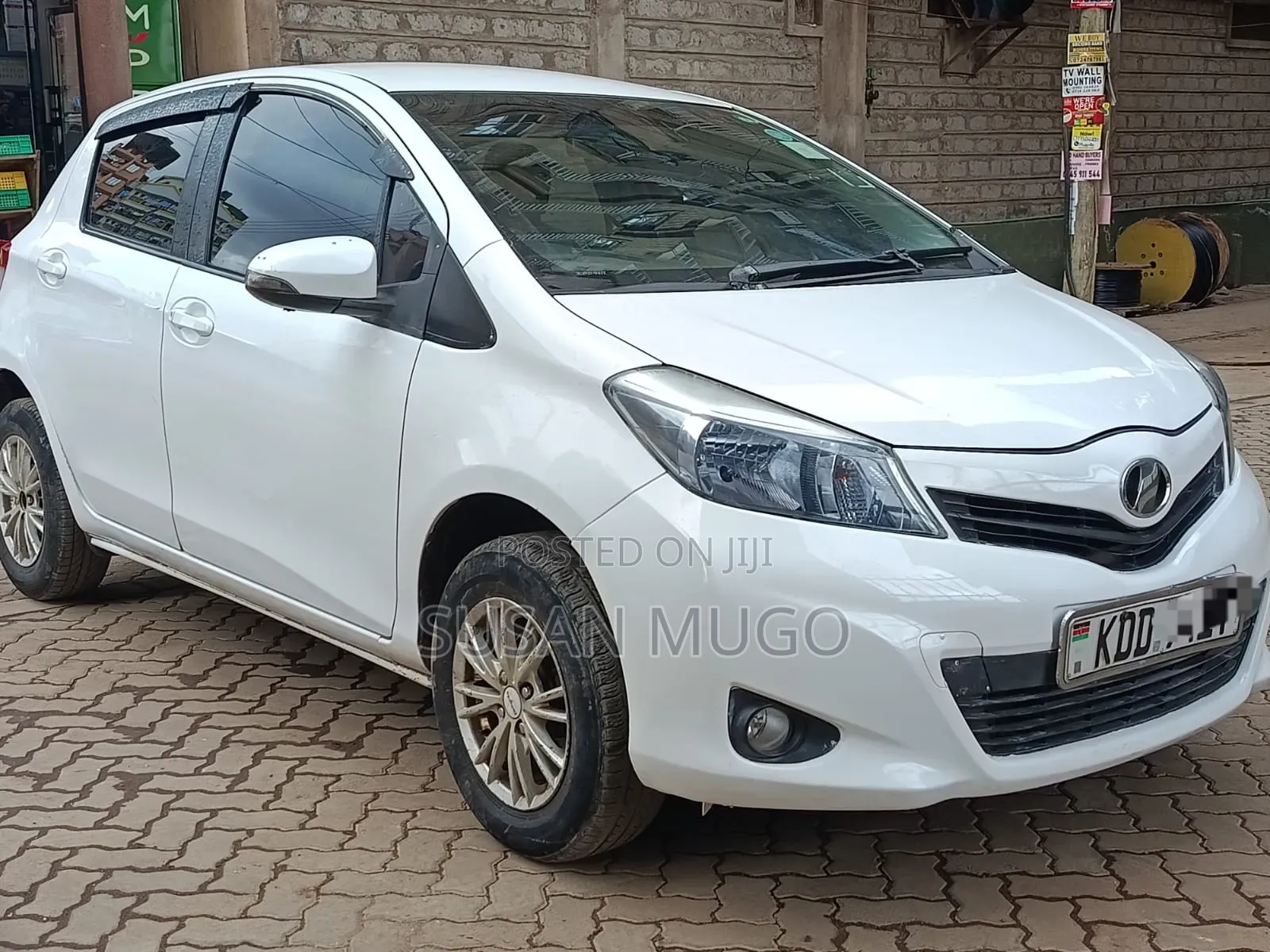 Toyota Vitz 2014 White