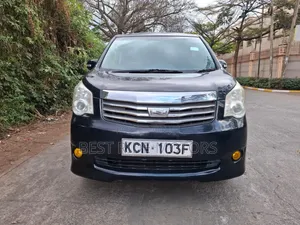 Toyota Noah 2.0 158hp FWD (8 Seater) 2010 Black