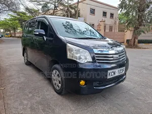 Toyota Noah 2.0 158hp FWD (8 Seater) 2010 Black