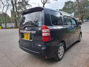 Toyota Noah 2.0 158hp FWD (8 Seater) 2010 Black