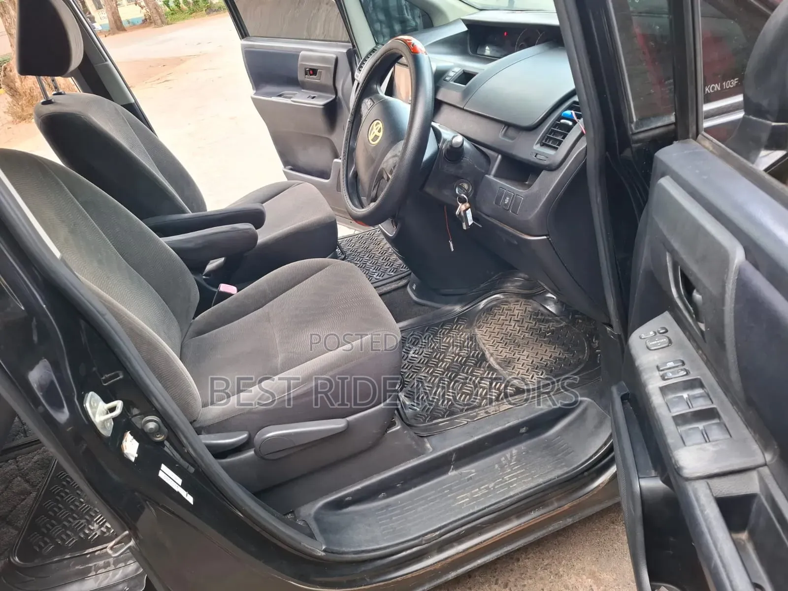 Toyota Noah 2.0 158hp FWD (8 Seater) 2010 Black