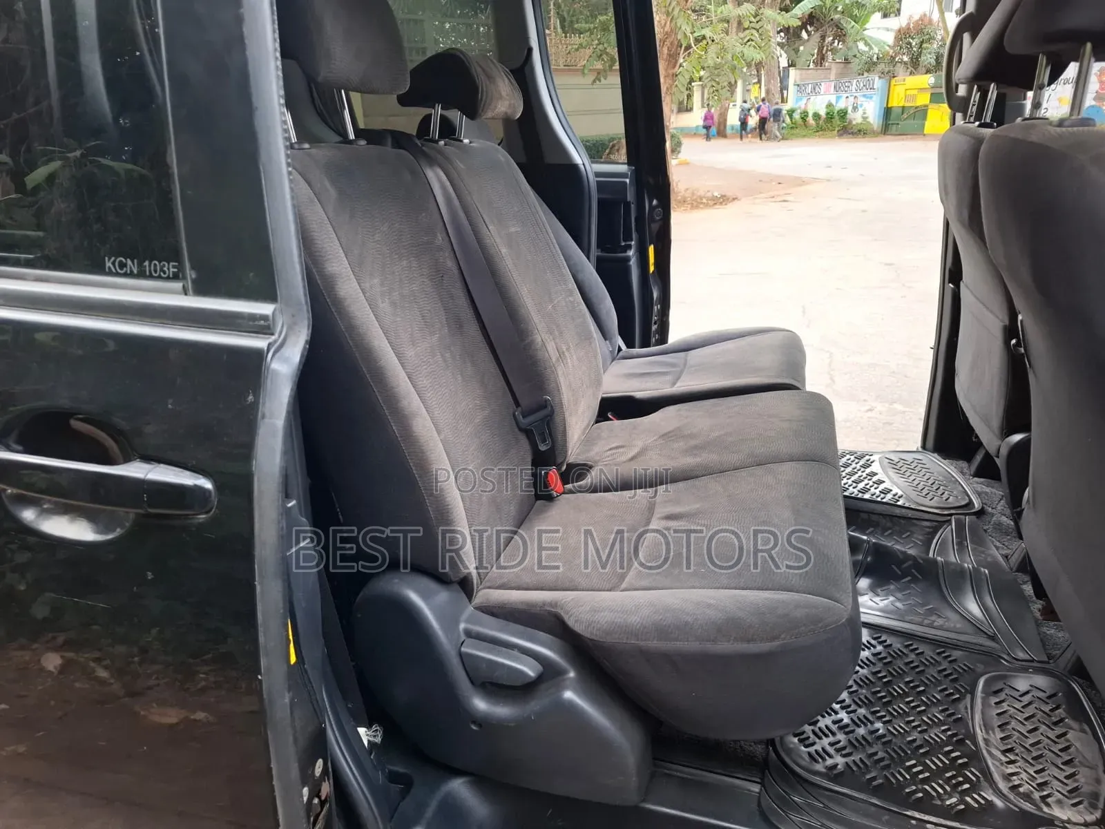 Toyota Noah 2.0 158hp FWD (8 Seater) 2010 Black