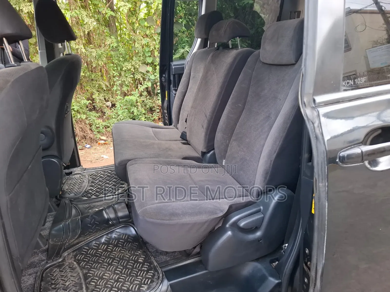 Toyota Noah 2.0 158hp FWD (8 Seater) 2010 Black