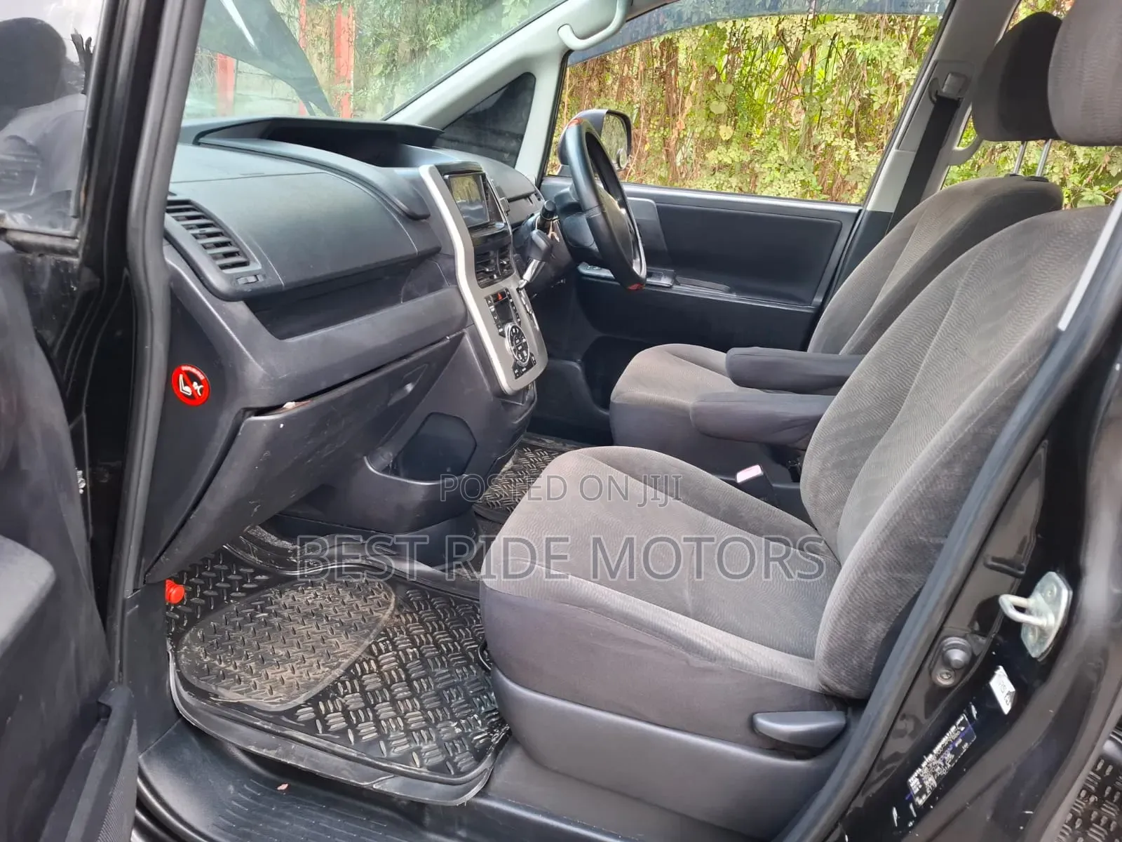 Toyota Noah 2.0 158hp FWD (8 Seater) 2010 Black
