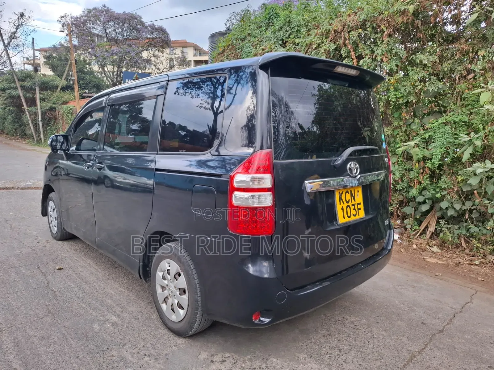 Toyota Noah 2.0 158hp FWD (8 Seater) 2010 Black