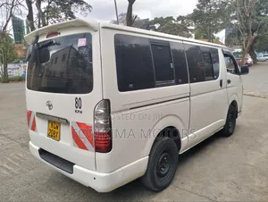 Toyota HiAce 2014 White
