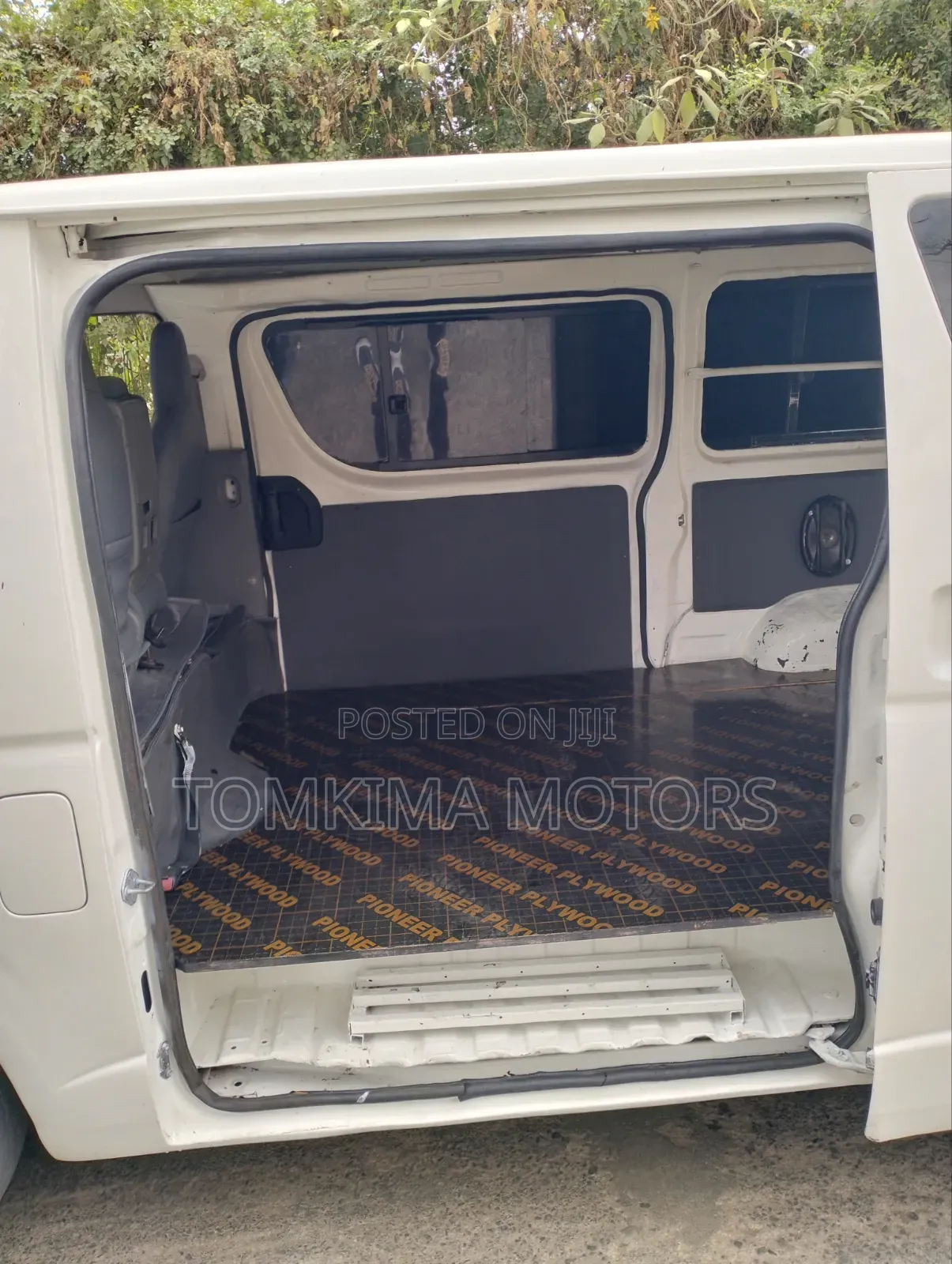 Toyota HiAce 2014 White