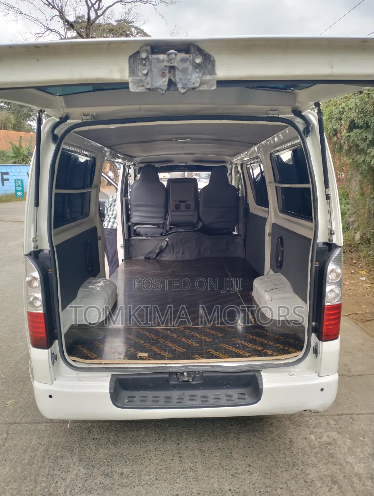 Toyota HiAce 2014 White