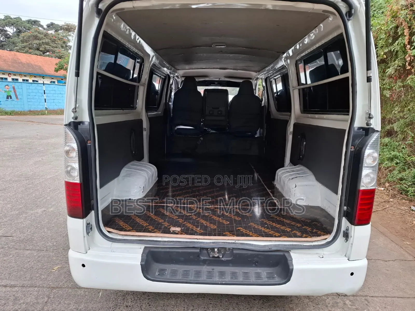 Toyota HiAce 2012 White