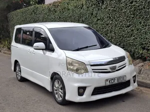 Toyota Noah 2012 White