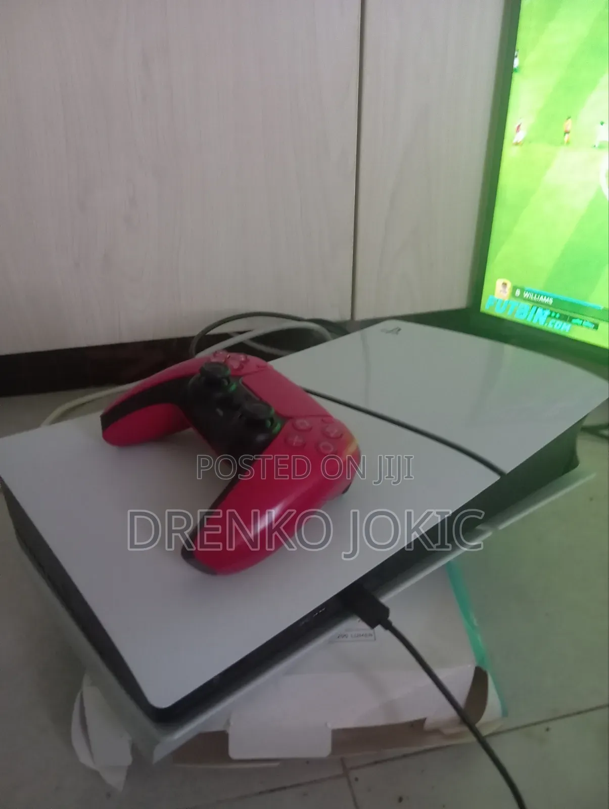PS5 Slim, One Controller.