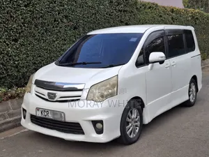 Toyota Noah 2012 White