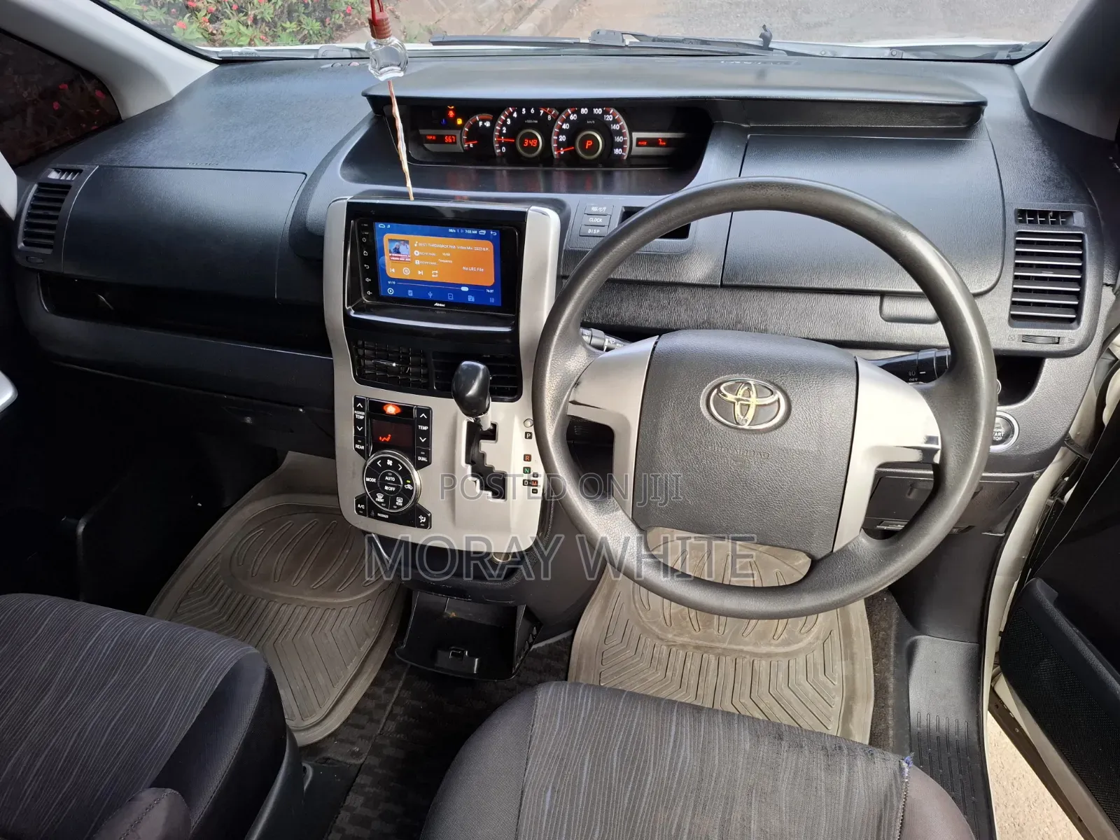Toyota Noah 2012 White
