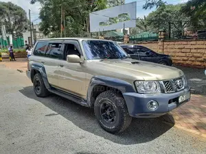 Nissan Patrol 2009 Gold