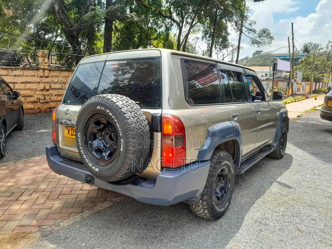 Nissan Patrol 2009 Gold