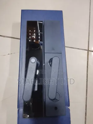 Modern Intelligent Smart Door Lock With Integrated Fingerprint Handle