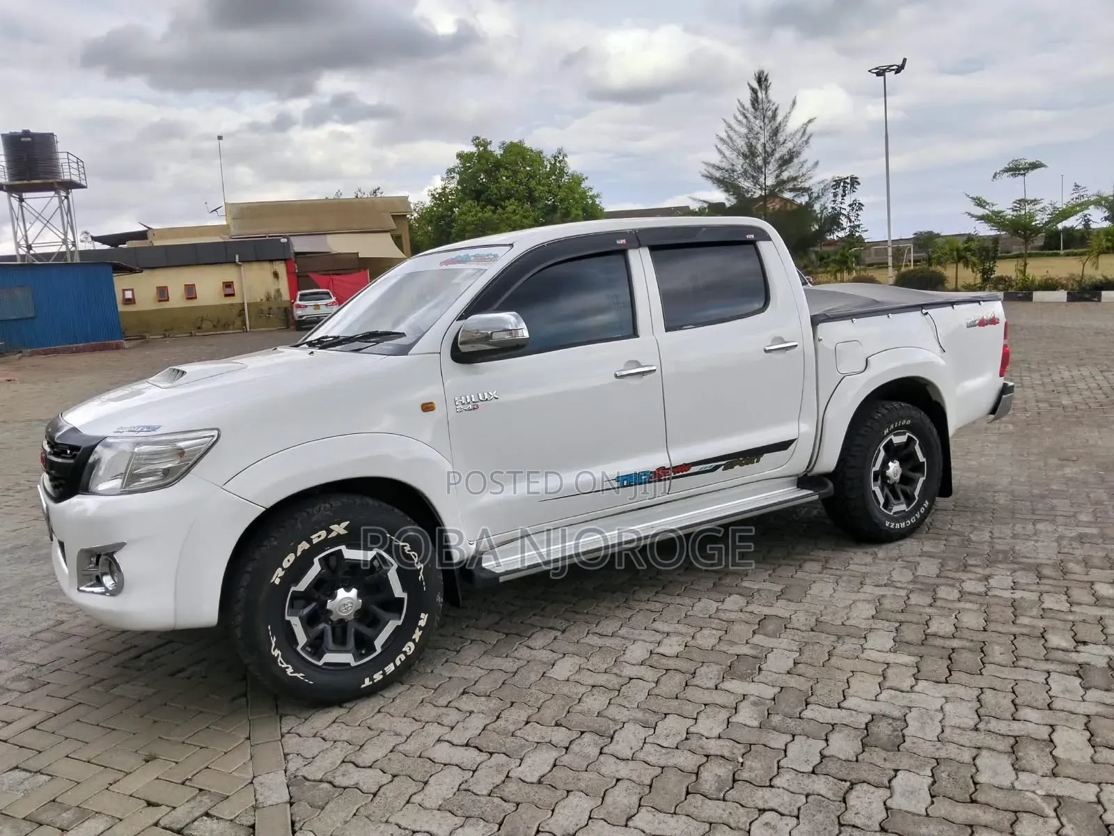 Toyota Hilux 2.5 D-4D 4X4 SRX 2011 Off white