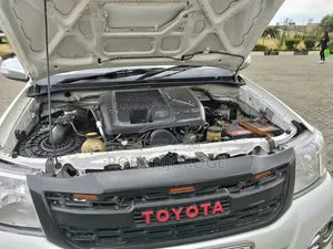 Toyota Hilux 2.5 D-4D 4X4 SRX 2011 Off white