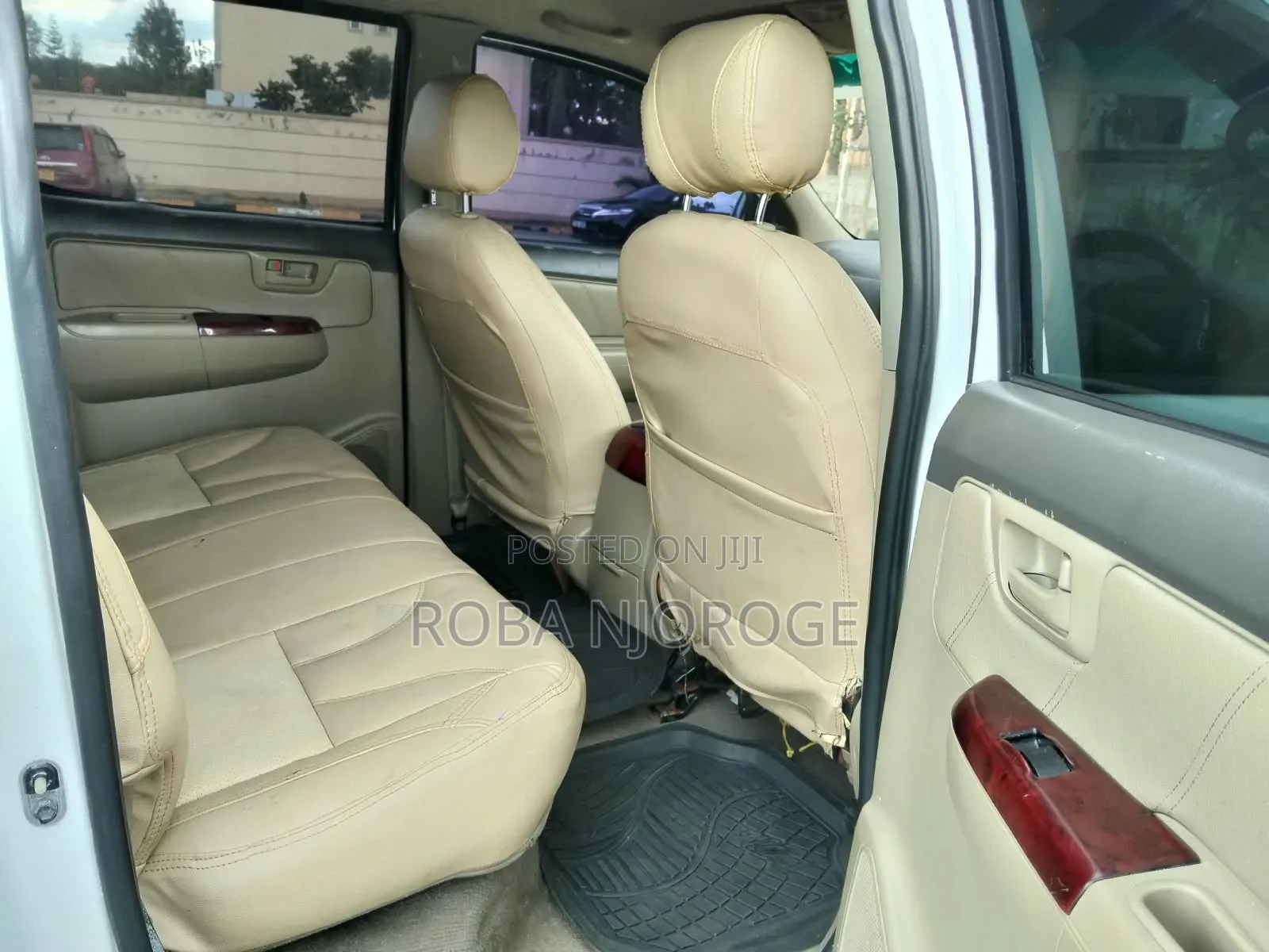 Toyota Hilux 2.5 D-4D 4X4 SRX 2011 Off white