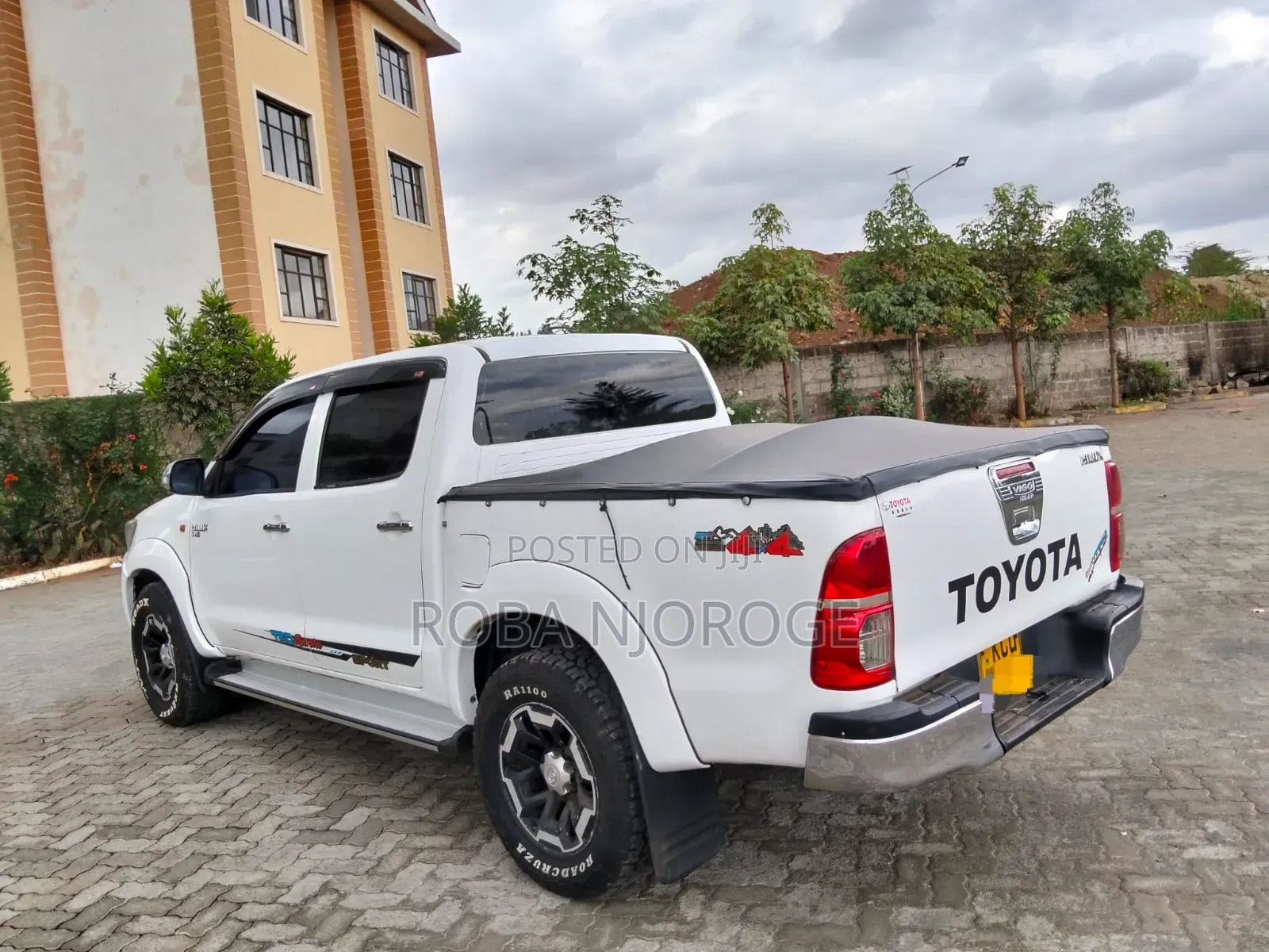 Toyota Hilux 2.5 D-4D 4X4 SRX 2011 Off white