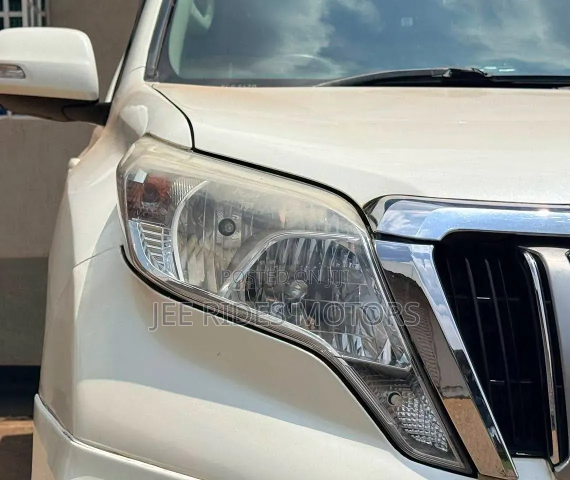 Toyota Land Cruiser Prado 2009 Off white
