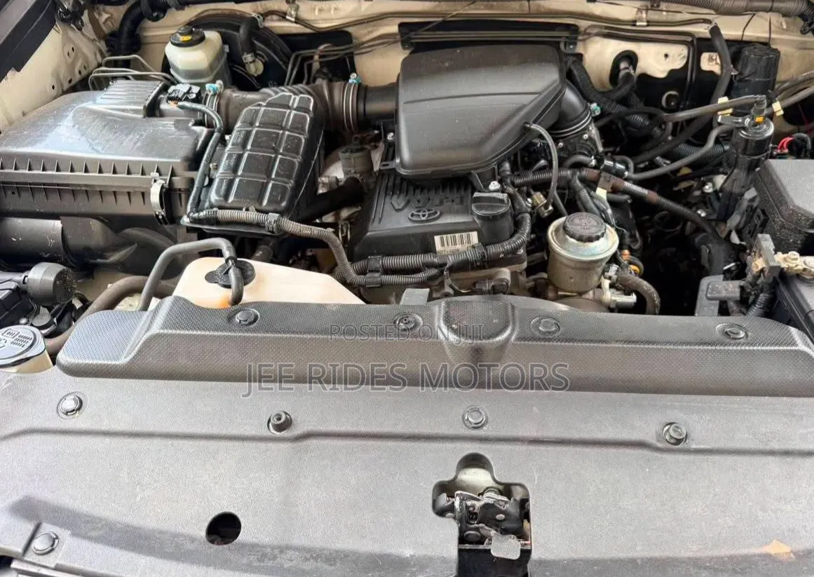 Toyota Land Cruiser Prado 2009 Off white