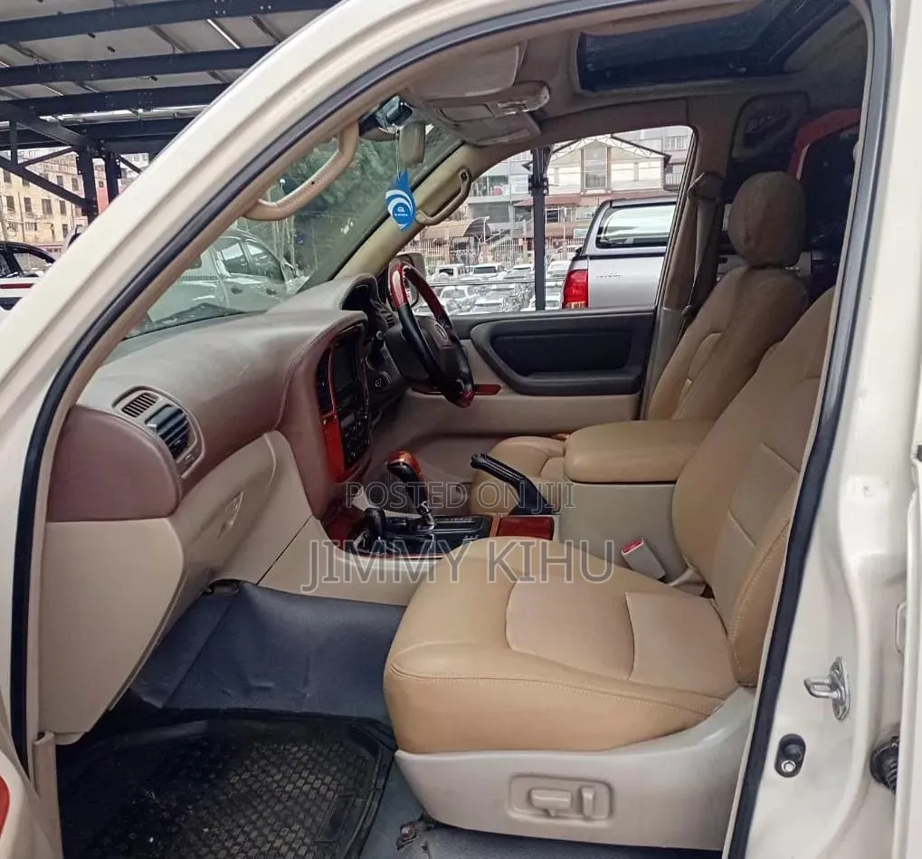 Toyota Land Cruiser 2004 White