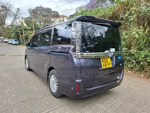 Toyota Voxy Hybrid X 2WD 7-Seater 2014 Blue