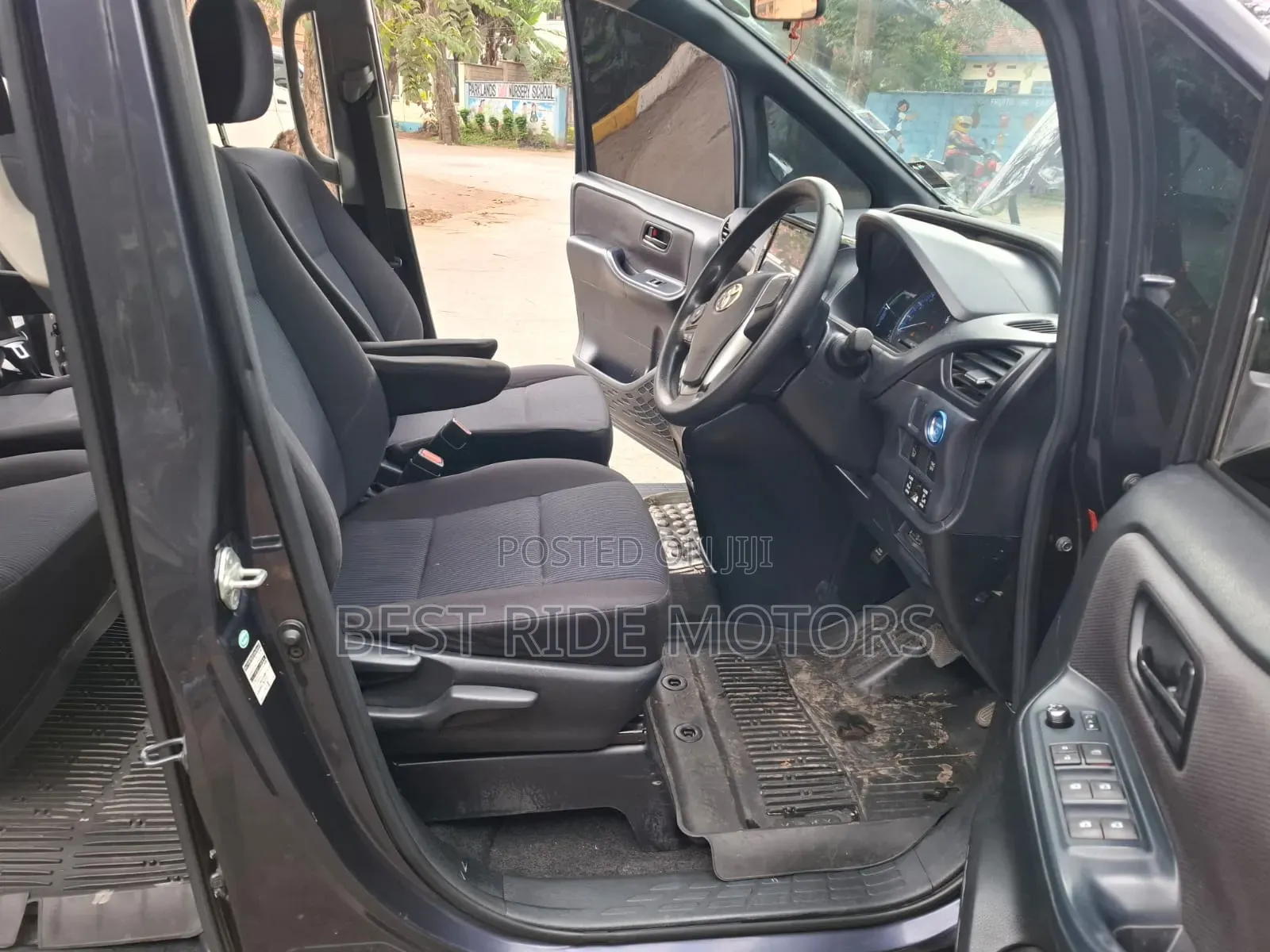 Toyota Voxy Hybrid X 2WD 7-Seater 2014 Blue