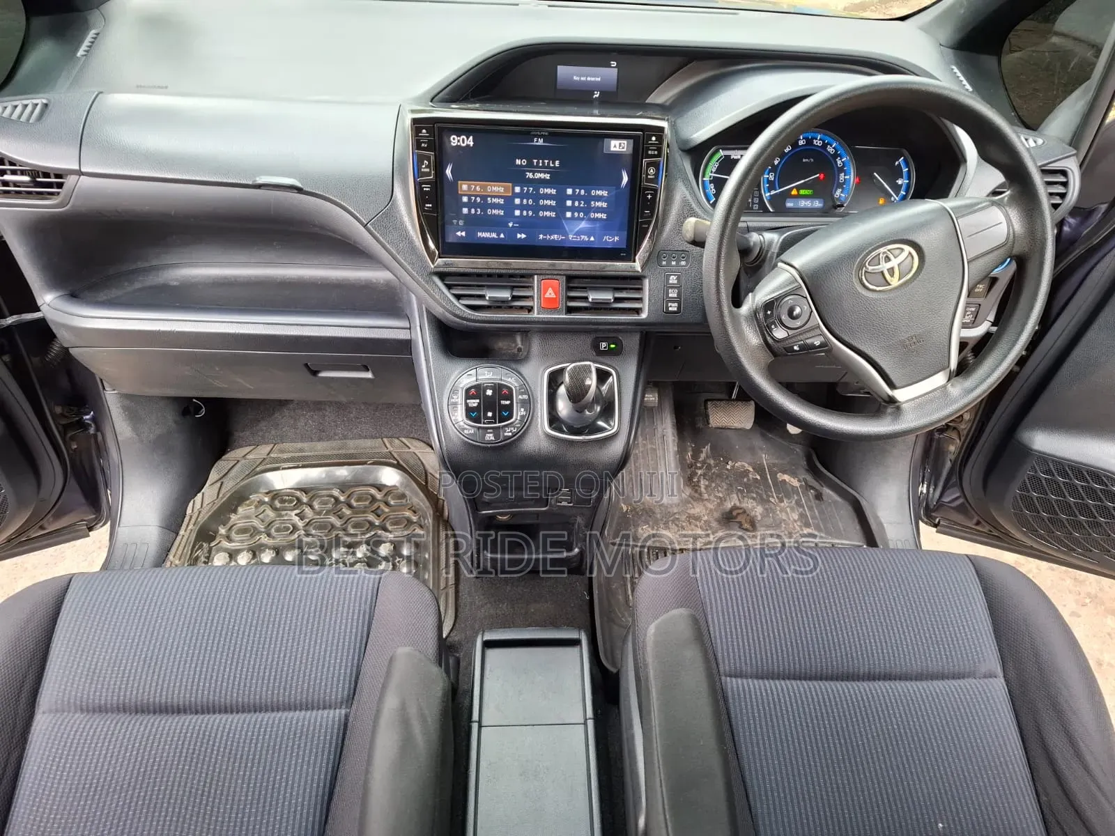 Toyota Voxy Hybrid X 2WD 7-Seater 2014 Blue