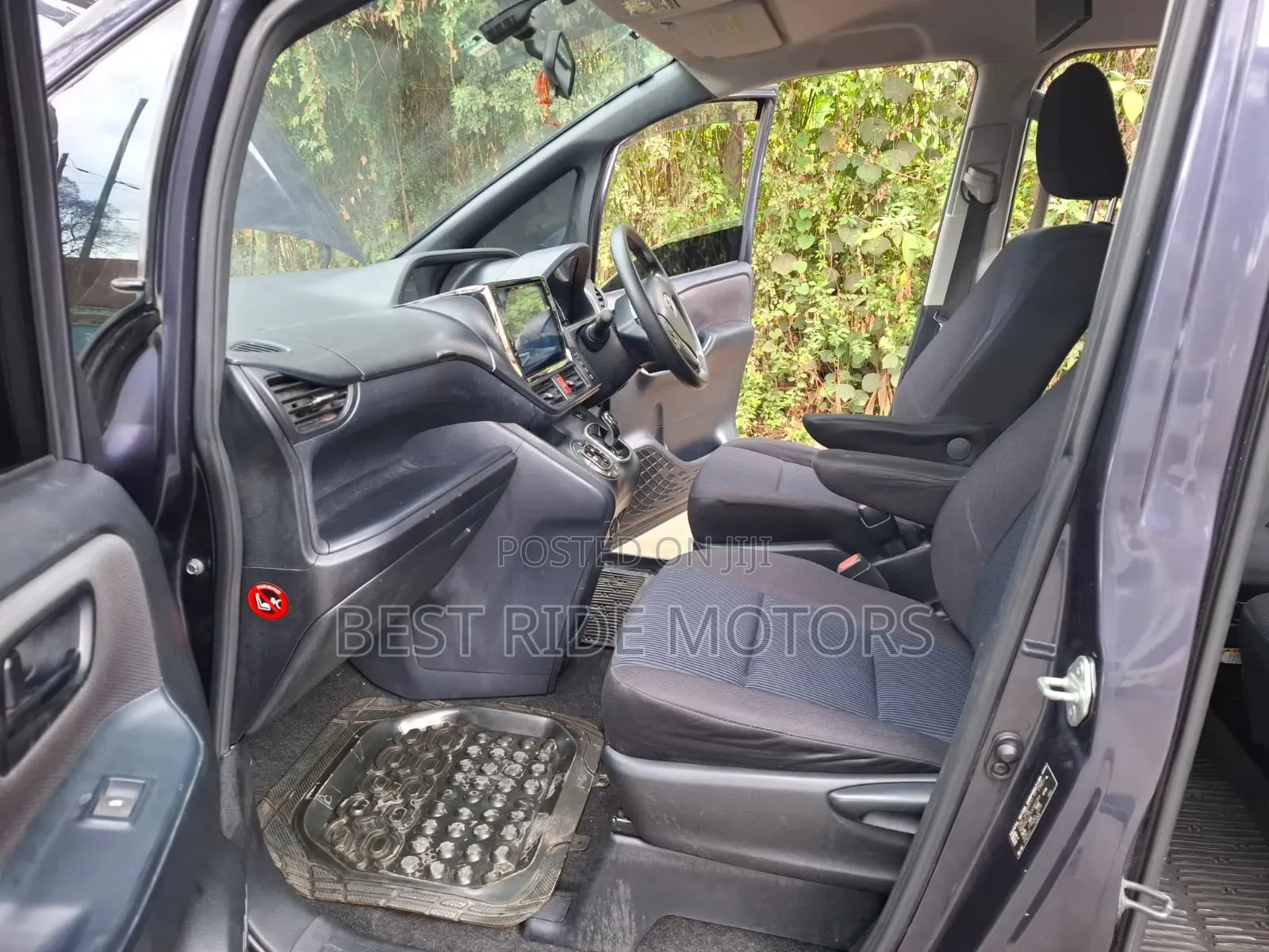 Toyota Voxy Hybrid X 2WD 7-Seater 2014 Blue