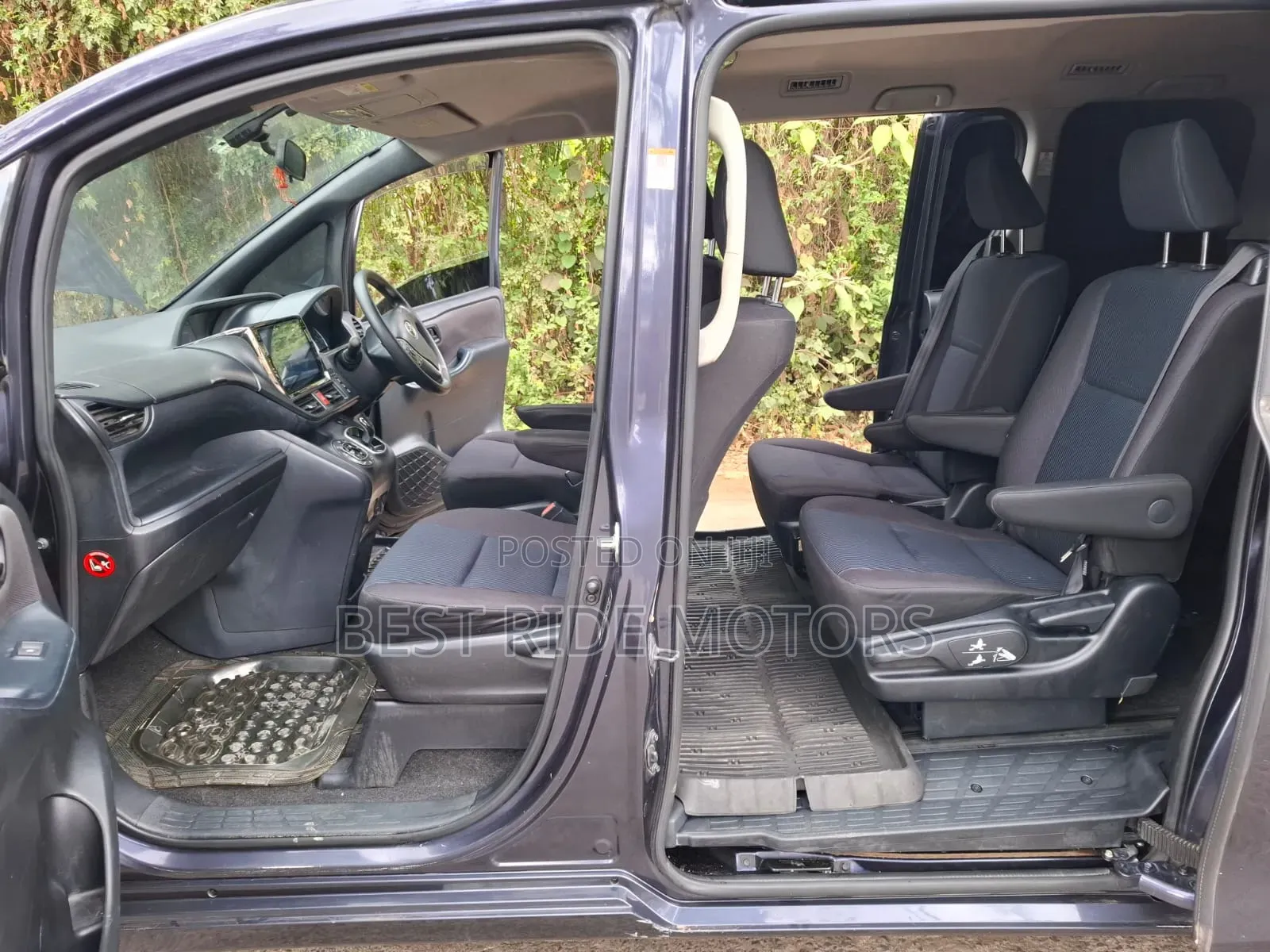 Toyota Voxy Hybrid X 2WD 7-Seater 2014 Blue