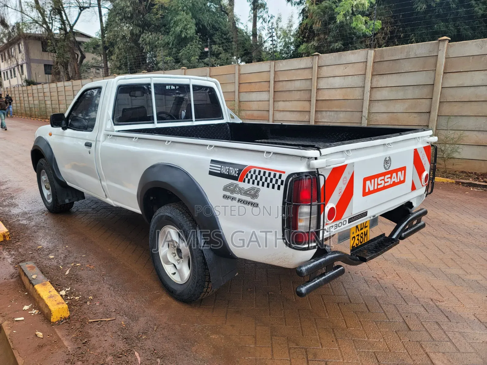 Nissan Hardbody 2012 White
