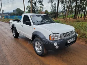 Nissan Hardbody 2012 White