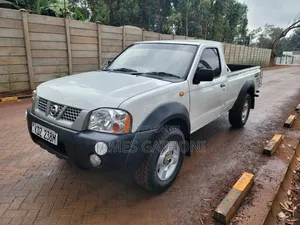 Nissan Hardbody 2012 White