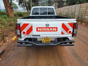 Nissan Hardbody 2012 White