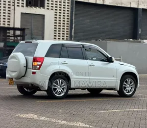 Suzuki Escudo 2008 White